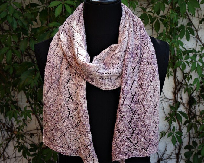 Gestrickter Schal und Stola Diamant