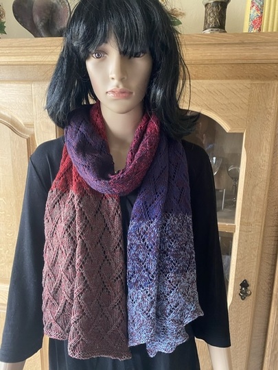 Gestrickter Schal und Stola Diamant