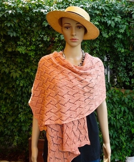 Gestrickter Schal und Stola Diamant