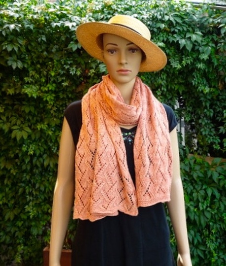 Gestrickter Schal und Stola Diamant