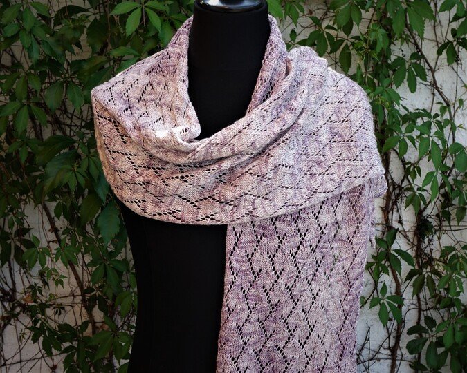 Gestrickter Schal und Stola Diamant