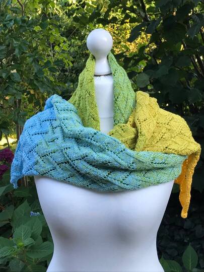 Gestrickter Schal und Stola Diamant