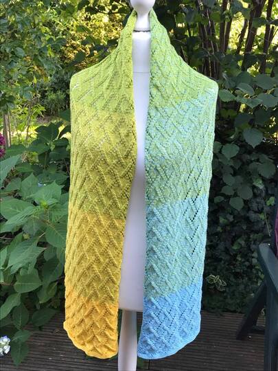 Gestrickter Schal und Stola Diamant