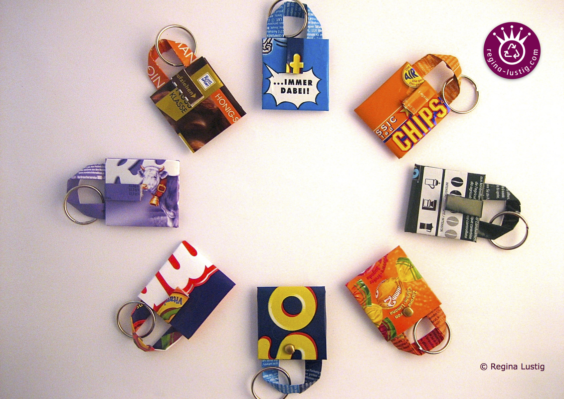 Täschchen für Einkaufschip aus Schokolade-, Waschmittel- oder Kaffeeverpackung, Schlüsselanhänger, Taschenbaumler, Recycling, Upcycling