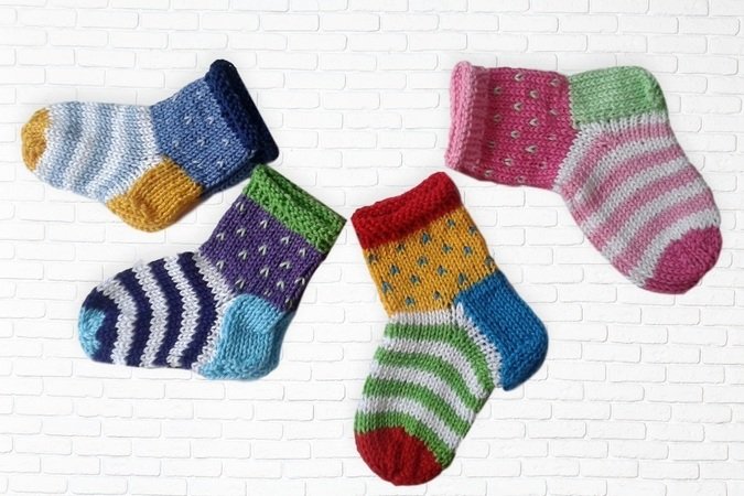 Knitting pattern baby socks - 4 sizes