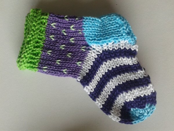 Knitting pattern baby socks - 4 sizes