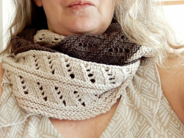 Infinity scarf knitting pattern "Mousse au Chcolat"