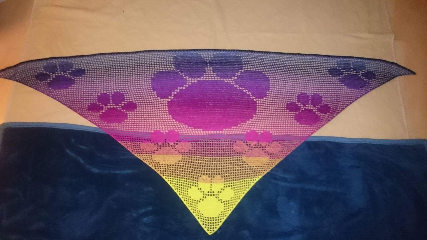 Motive scarf Paws, unicorn triangular scarf, crochet pattern - Image 2
