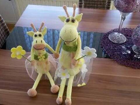 Herzige Giraffe Ella und die kleine Raffi