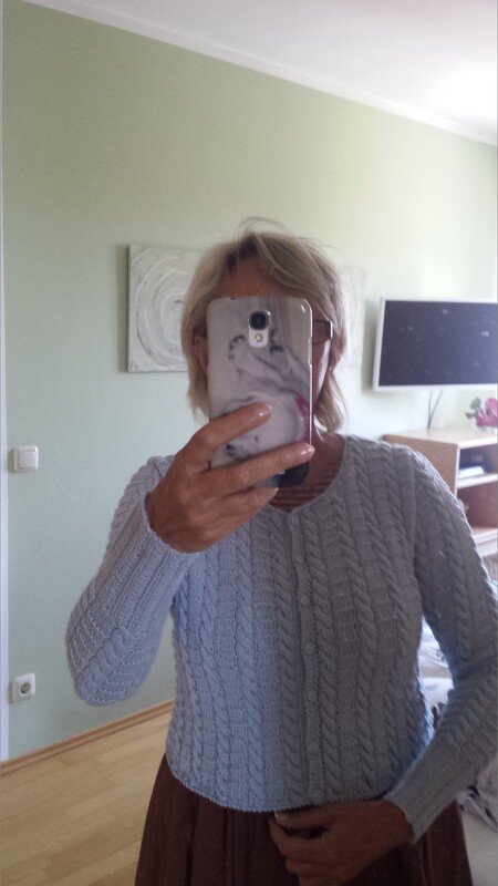 Strickanleitung kurzes Jäckchen mit Zopfmuster Gr. 38 - Bild 6