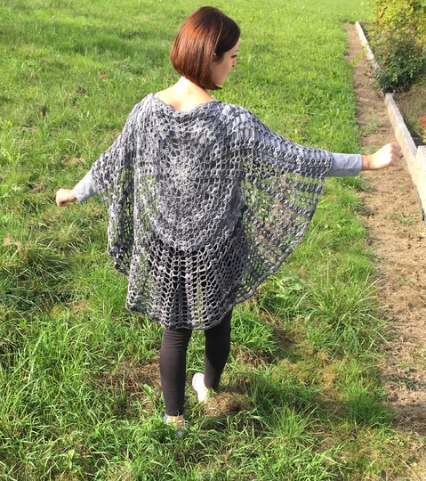 Poncho GRANDIOS aus Woolly Hugs BANDY-WISH gehäkelt