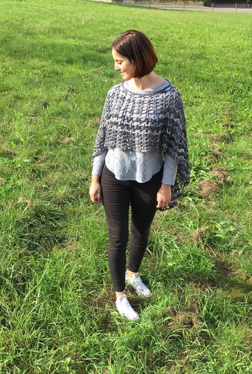 Poncho GRANDIOS aus Woolly Hugs BANDY-WISH gehäkelt