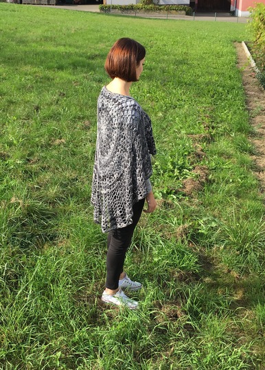 Poncho GRANDIOS aus Woolly Hugs BANDY-WISH gehäkelt