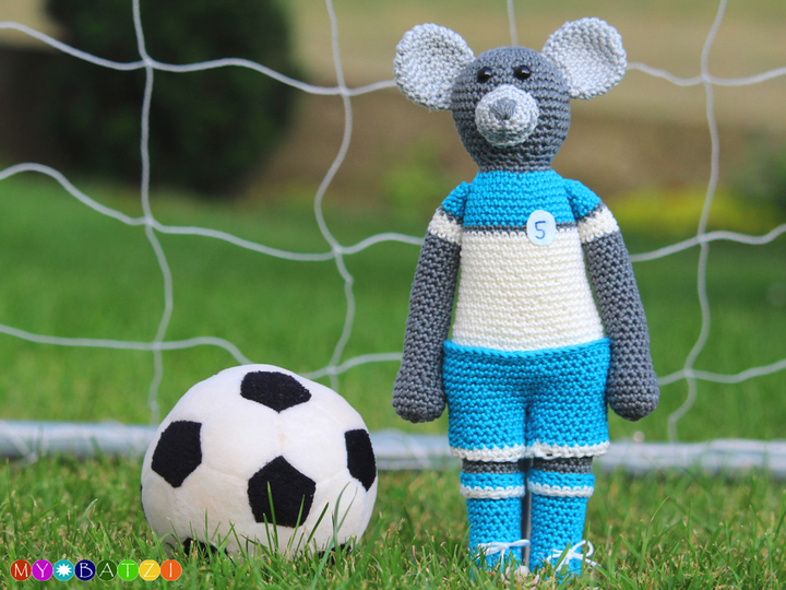 Häkelanleitung // Die fußballspielende Maus MARIO