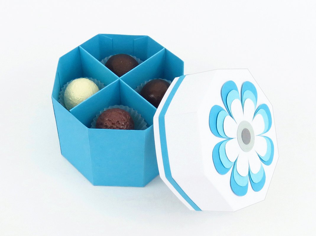 Pralinenschachtel in Türkis – Bastelvorlagen und Anleitung