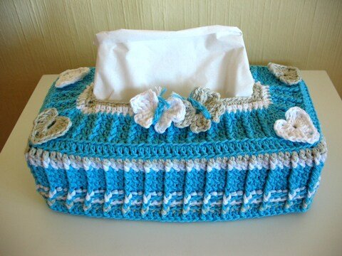 Häkelanleitung für Taschentücher-Box mit Schmetterlingen und Herzen