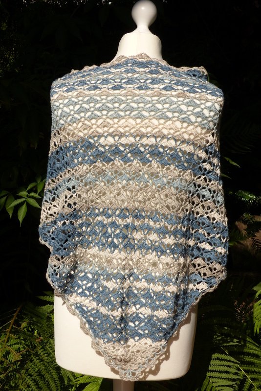 Gehäkeltes Dreiecktuch Abschlussball