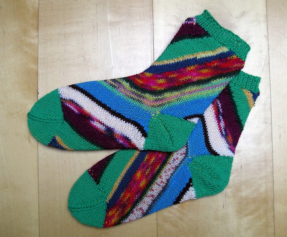 Strickanleitung Socken "Wilhelma" diagonale Streifen