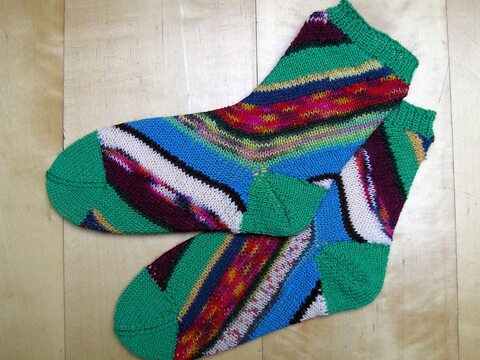 Strickanleitung Socken "Wilhelma" diagonale Streifen