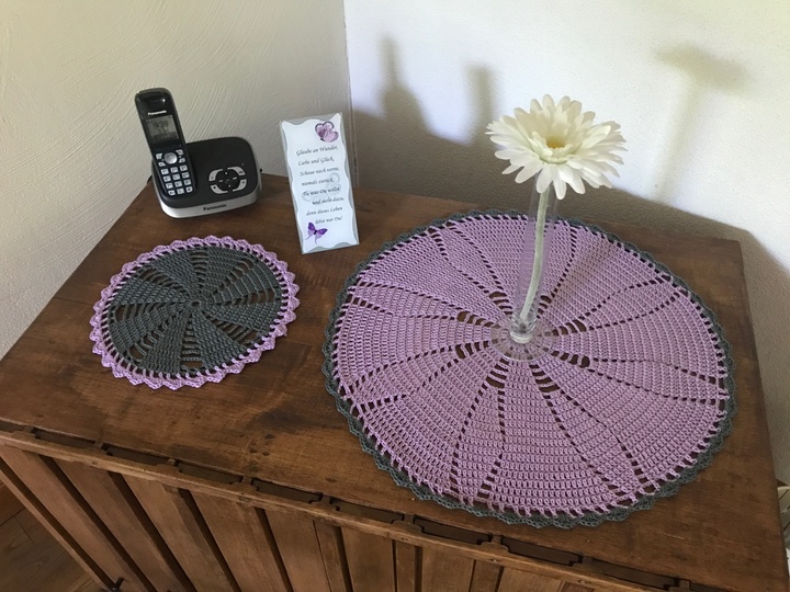 Häkeln / Tischdeckchen rund / 2 verschiedene Größen