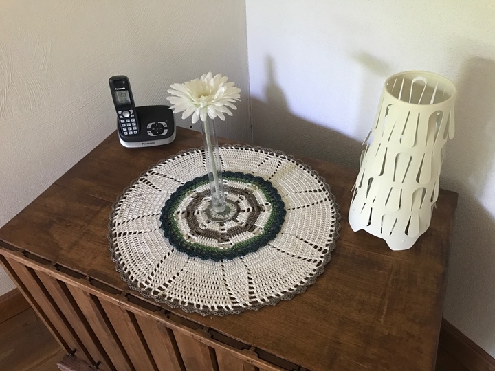 Häkeln / Tischdeckchen rund / 2 verschiedene Größen