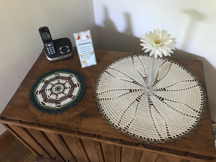 Häkeln / Tischdeckchen rund / 2 verschiedene Größen