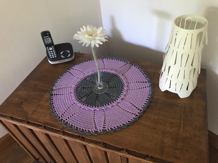 Häkeln / Tischdeckchen rund / 2 verschiedene Größen