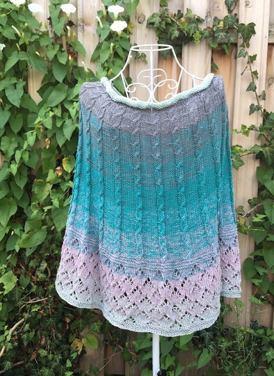 Poncho "MUSTER-DUO" mit 1 Bobbel Woolly Hugs sticken