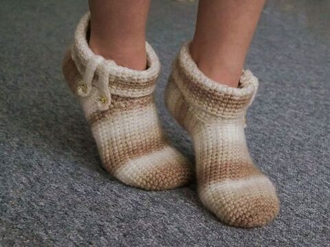 Crochet Pattern House Socks Capu