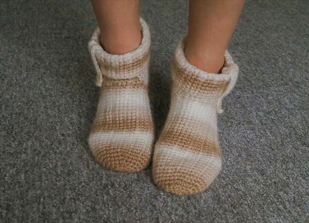 Crochet Pattern House Socks Capu