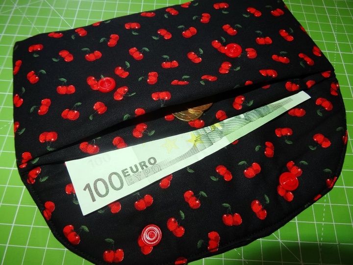 schnelles Täschchen nähen mit 2 Fächern aus einem Stoffstück und nur 2 Nähten