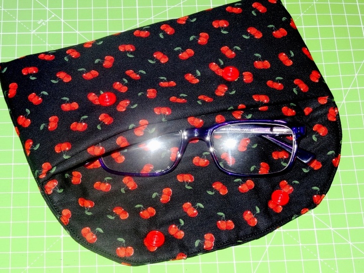 schnelles Täschchen nähen mit 2 Fächern aus einem Stoffstück und nur 2 Nähten