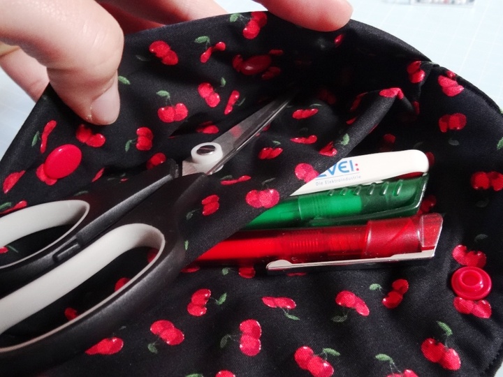 schnelles Täschchen nähen mit 2 Fächern aus einem Stoffstück und nur 2 Nähten