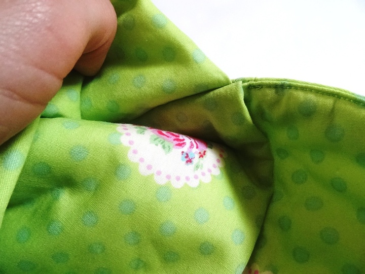 schnelles Täschchen nähen mit 2 Fächern aus einem Stoffstück und nur 2 Nähten