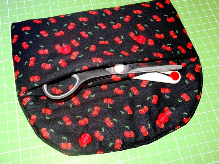 schnelles Täschchen nähen mit 2 Fächern aus einem Stoffstück und nur 2 Nähten