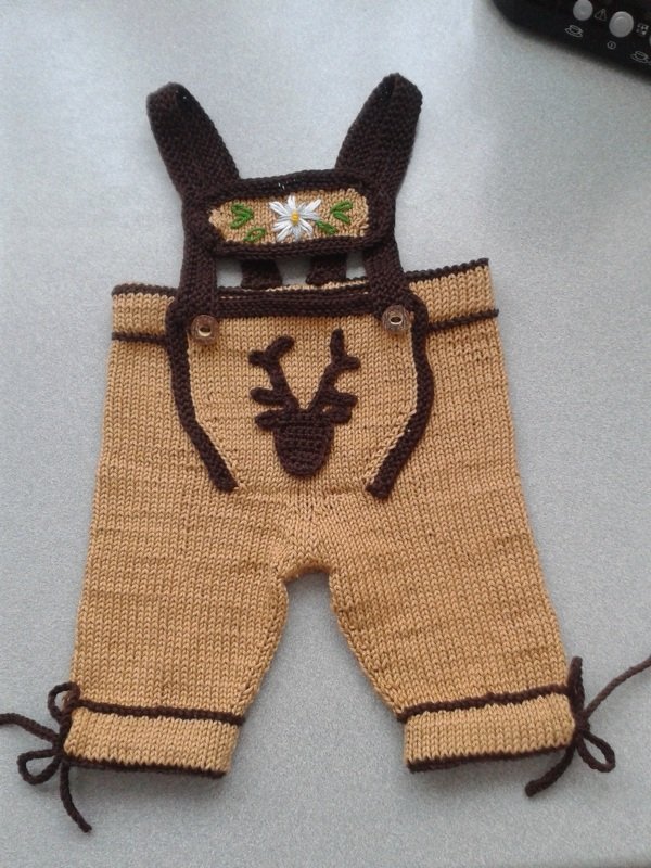 Tutorial Knitting and Crochet Baby Lederhosen, bavarian style - Image 4