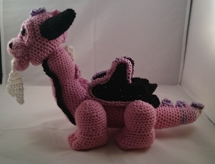 Kleiner Rosa Drache 19x28 cm