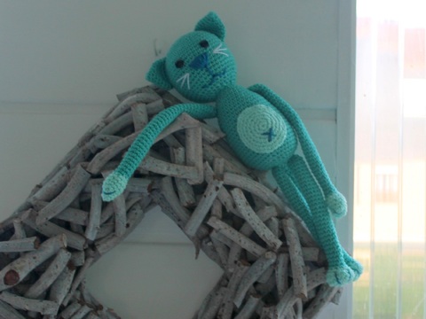 Katze häkeln – Schlenkerkatze mit langen Armen (deutsche Anleitung)