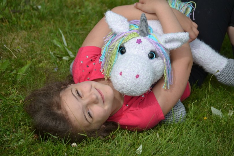 - STELLA - XXL Kuschel-Einhorn häkeln,  flauschiges Einhorn, Plüschtier