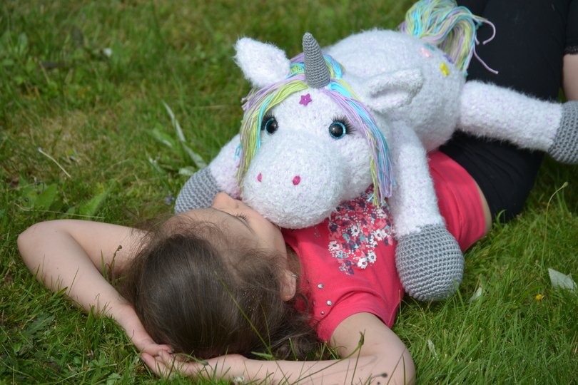 - STELLA - XXL Kuschel-Einhorn häkeln,  flauschiges Einhorn, Plüschtier