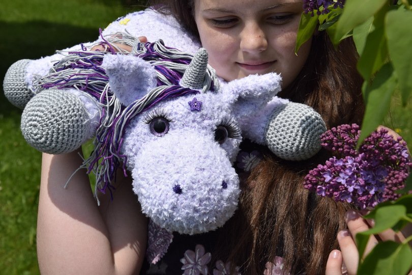 - STELLA - XXL Kuschel-Einhorn häkeln,  flauschiges Einhorn, Plüschtier