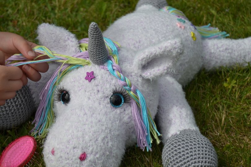 - STELLA - XXL Kuschel-Einhorn häkeln,  flauschiges Einhorn, Plüschtier
