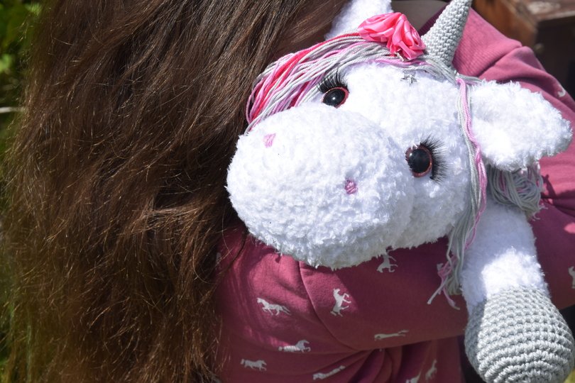 - STELLA - XXL Kuschel-Einhorn häkeln,  flauschiges Einhorn, Plüschtier