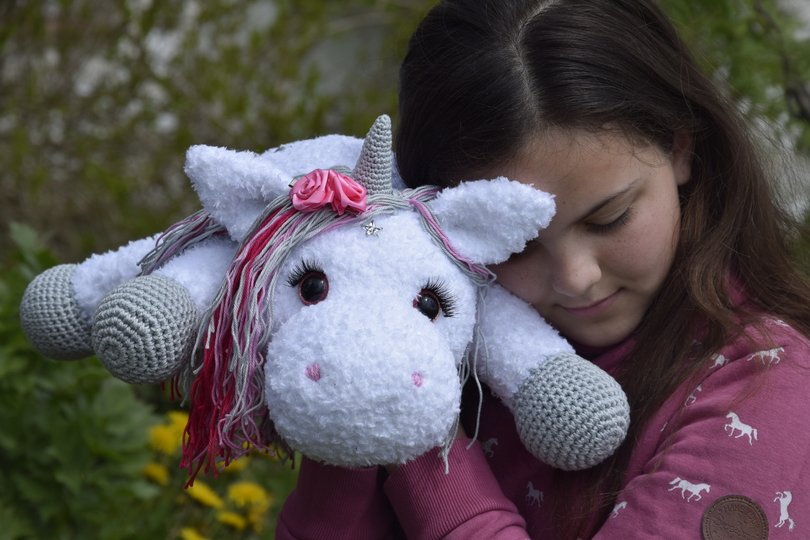 - STELLA - XXL Kuschel-Einhorn häkeln,  flauschiges Einhorn, Plüschtier