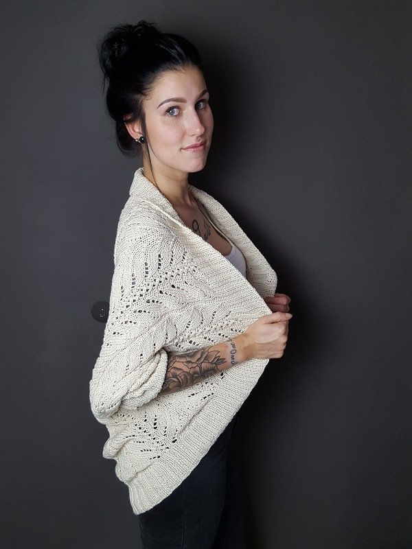 83 Strickanleitung Seelenwärmer Lochmuster Federleicht - Bild 3