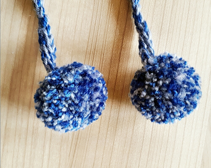 Häkelanleitung Poncho mit Bommeln (S - XL)