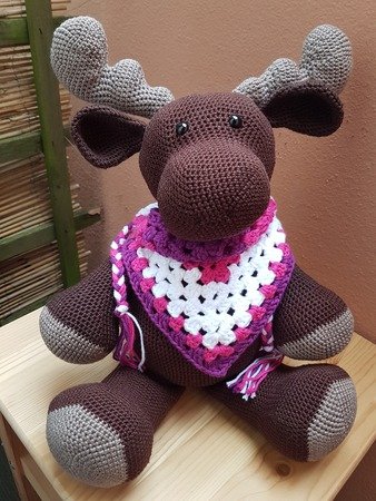 Søren, the giant Moose with scarf, 30 cm high (English)