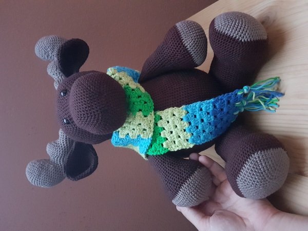 Søren, the giant Moose with scarf, 30 cm high (English)