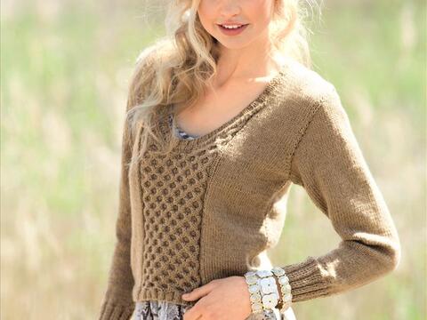 Gestrickter Pulli mit Wabenmustereinsatz