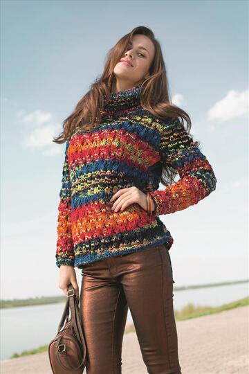 Gestrickter Lochmusterpulli mit Multicoloreffekt
